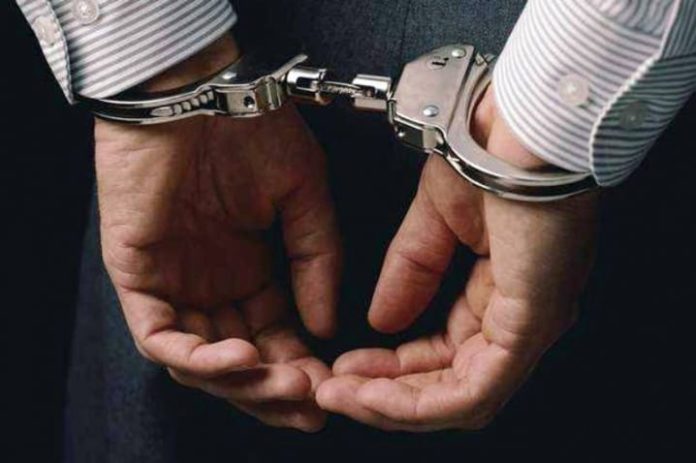 Львівські правоохоронці затримали озброєного чоловіка, який втік з відділу поліції Львівські правоохоронці затримали озброєного чоловіка, який втік з відділу поліції