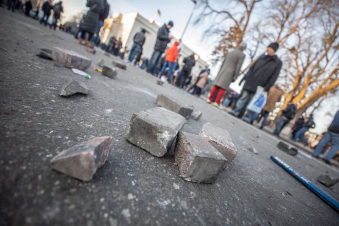 Під Радою знову збирається мітинг проти ринку землі Під Радою знову збирається мітинг проти ринку землі