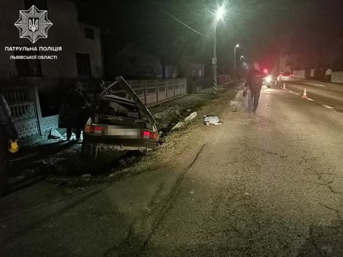 На Львівщині нетверезий водій злетів з дороги у кювет На Львівщині нетверезий водій злетів з дороги у кювет