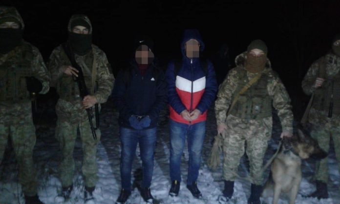На Львівщині затримали нелегалів з Іраку та Польщі (фото) На Львівщині затримали нелегалів з Іраку та Польщі (фото)