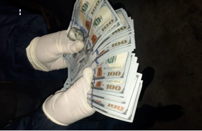 Результат пошуку зображень за запитом "У ДАБІ затримали чиновника Стрийської міської ради на хабарі у 12 300 доларів"