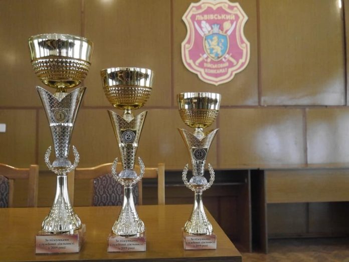 Строковиків з Львівщини відбирають для служби у Президентському полку Строковиків з Львівщини відбирають для служби у Президентському полку
