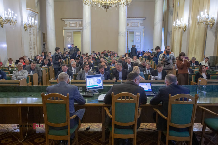 Депутати облради намалювали Зеленському червоні лінії Депутати облради намалювали Зеленському червоні лінії