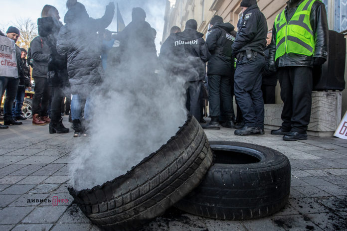 Як у Львові пікетували облраду через ОТГ та реорганізацію медзакладів (відео) Як у Львові пікетували облраду через ОТГ та реорганізацію медзакладів (відео)
