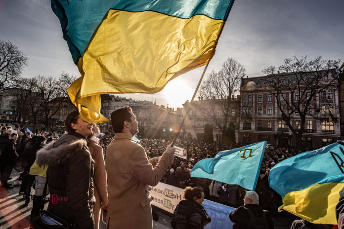 «Не здати Україну»: тисячі львів’ян вийшли на мітинг напередодні зустрічі Зеленського й Путіна (фоторепортаж) «Не здати Україну»: тисячі львів’ян вийшли на мітинг напередодні зустрічі Зеленського й Путіна (фоторепортаж)