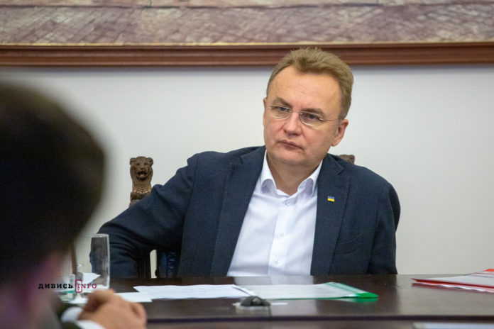 Садовий пригрозив звільненням начальнику управління транспорту Садовий пригрозив звільненням начальнику управління транспорту