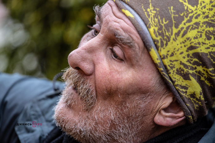 «Українця треба ростити з колиски», – художник-переселенець про дитинство, фарт і втечу з Донецька (фоторепортаж) «Українця треба ростити з колиски», – художник-переселенець про дитинство, фарт і втечу з Донецька (фоторепортаж)