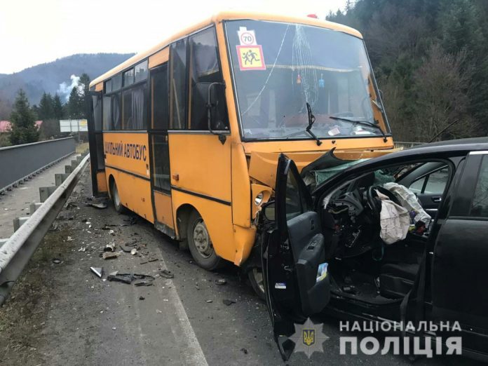 На Львівщині сталась ДТП з шкільним автобусом, – є постраждалі На Львівщині сталась ДТП з шкільним автобусом, – є постраждалі