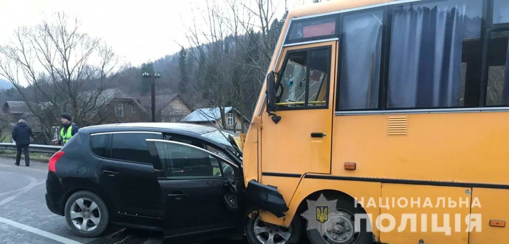 На Львівщині сталась ДТП з шкільним автобусом, - є постраждалі - 2