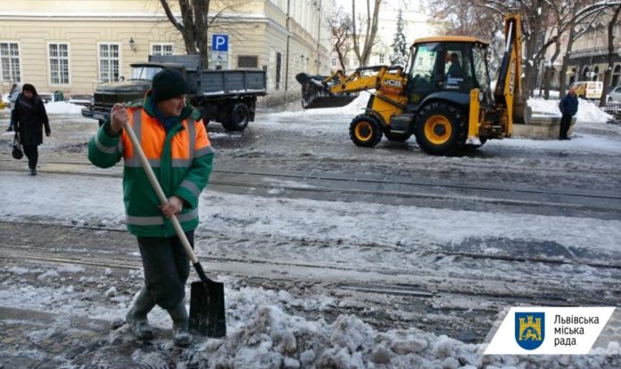 До прибирання Львова станом на ранок залучено 20 одиниць техніки До прибирання Львова станом на ранок залучено 20 одиниць техніки