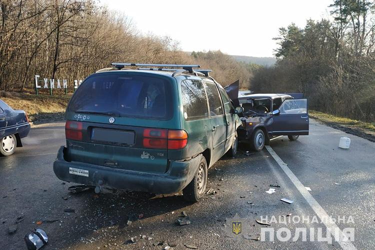 На Тернопільщині у ДТП потрапили два авто та шкільний автобус, є загиблий - 3