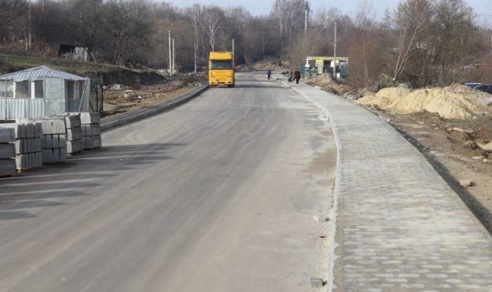 У Львові на вулиці Миколайчука заасфальтовано третину дороги У Львові на вулиці Миколайчука заасфальтовано третину дороги