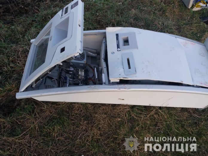 На Львівщині затримали іноземців, які викрадали банківські термінали На Львівщині затримали іноземців, які викрадали банківські термінали