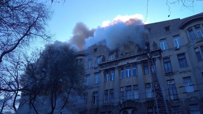 Кількість потерпілих через пожежу в одеському коледжі збільшилась Кількість потерпілих через пожежу в одеському коледжі збільшилась