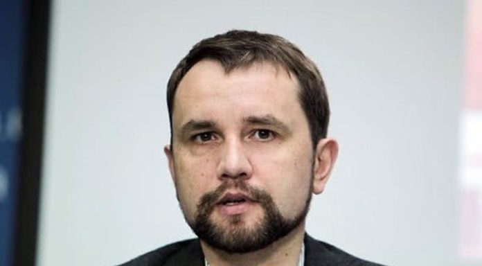 В’ятрович склав присягу як народний депутат та увійшов до «ЄС» В’ятрович склав присягу як народний депутат та увійшов до «ЄС»