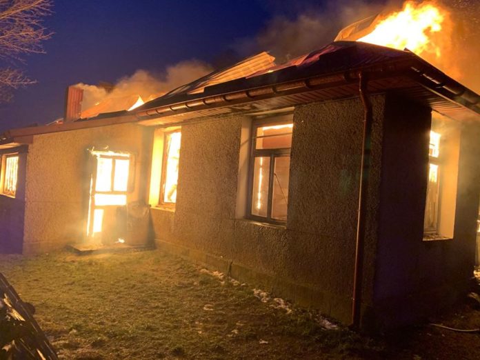 У селі на Львівщині вщент згорів будинок культури (фото) У селі на Львівщині вщент згорів будинок культури (фото)
