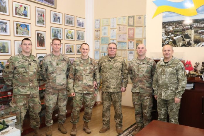 Львівську академію Сагайдачного відвідала делегація американських військових Львівську академію Сагайдачного відвідала делегація американських військових