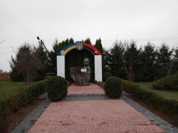 Сусіди зберегли речі родини, бо знали, що колись їх повернуть, – Оксана Бандера Сусіди зберегли речі родини, бо знали, що колись їх повернуть, – Оксана Бандера
