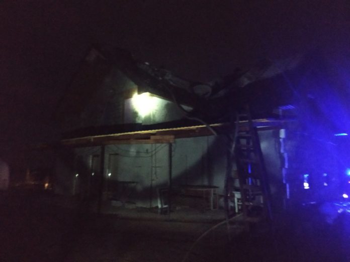 На Львівщині згорів дах житлового будинку На Львівщині згорів дах житлового будинку