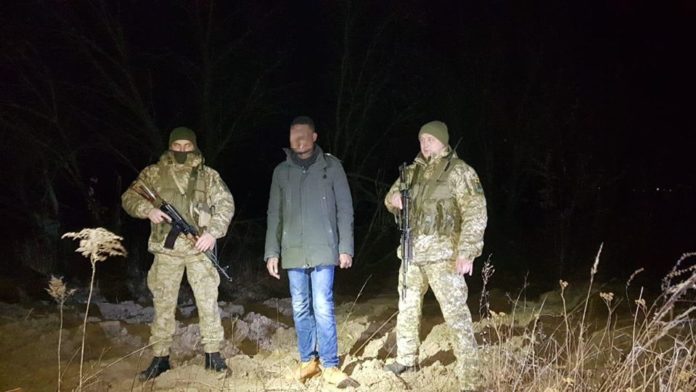 На Львівщині прикордонники затримали громадянина Кот-д’Івуару На Львівщині прикордонники затримали громадянина Кот-д’Івуару