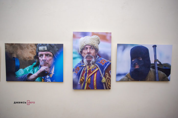 У Ратуші відкрилася виставка світлин про Майдан (фото) У Ратуші відкрилася виставка світлин про Майдан (фото)