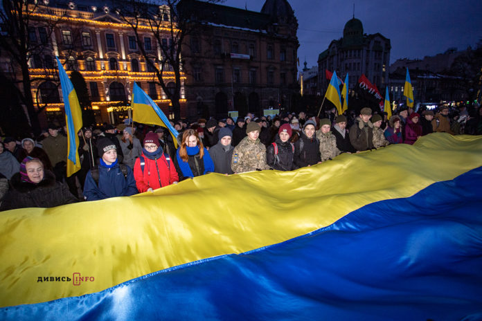 На День соборності львів’яни розгорнуть 15-метровий прапор На День соборності львів’яни розгорнуть 15-метровий прапор