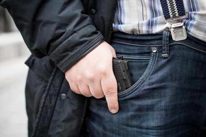 У суди Львівщини намагалися пронести ножі та пістолети У суди Львівщини намагалися пронести ножі та пістолети