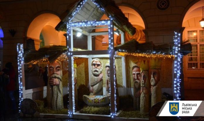 Біля шопки перед Ратушею звучатимуть мексиканські, іспанські та американські колядки Біля шопки перед Ратушею звучатимуть мексиканські, іспанські та американські колядки