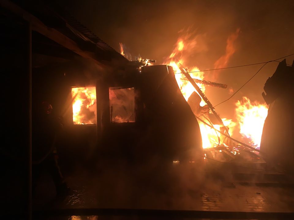 На Львівщині горів зал ритуальних послуг - 2