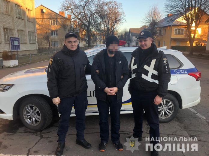У Червонограді затримали зловмисника, причетного до квартирної крадіжки на Святвечір У Червонограді затримали зловмисника, причетного до квартирної крадіжки на Святвечір