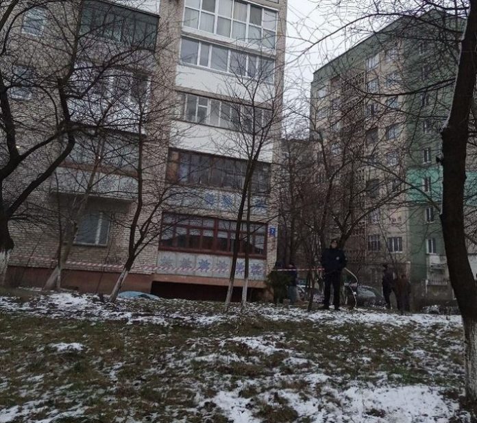 У Луцьку з вікна сьомого поверху випали дві неповнолітні У Луцьку з вікна сьомого поверху випали дві неповнолітні
