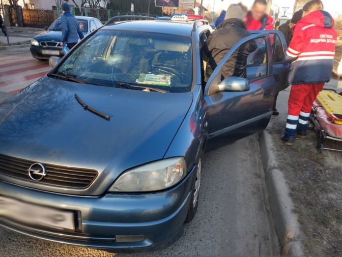 У Львові внаслідок автонаїзду травмувалась 12-річна дівчинка У Львові внаслідок автонаїзду травмувалась 12-річна дівчинка