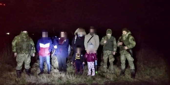 У Раві-Руській затримали сімох нелегалів з Іраку У Раві-Руській затримали сімох нелегалів з Іраку