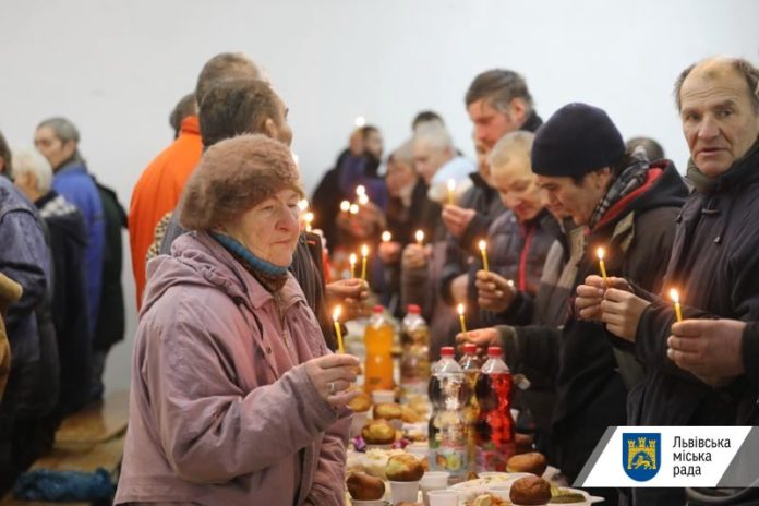 У Львові спільнота «Оселя» організувала Святвечір для потребуючих (фото) У Львові спільнота «Оселя» організувала Святвечір для потребуючих (фото)