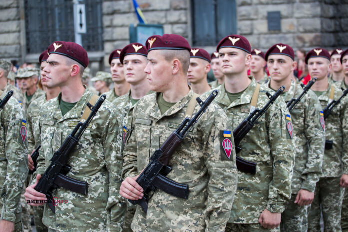 Зеленський підписав указ про призов в армію: тепер – з 18 років Зеленський підписав указ про призов в армію: тепер – з 18 років