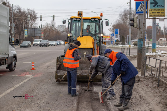 Львівські комунальники два дні проводитимуть ямковий ремонт Львівські комунальники два дні проводитимуть ямковий ремонт