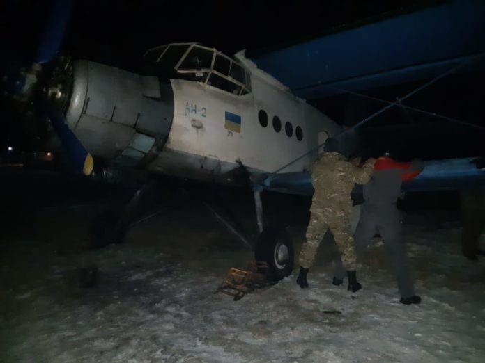 Прикордонники знайшли за 100 км від кордону літак контрабандистів (відео) Прикордонники знайшли за 100 км від кордону літак контрабандистів (відео)