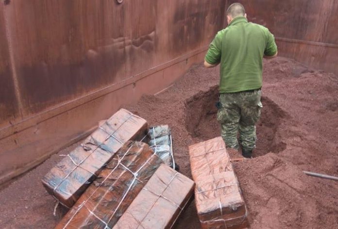 Прикордонники Львівського загону виявили чергову партію контрабандних сигарет (фото) Прикордонники Львівського загону виявили чергову партію контрабандних сигарет (фото)
