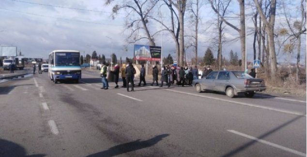 Проти приєднання до Львова: селяни заблокували трасу у Малехові 
