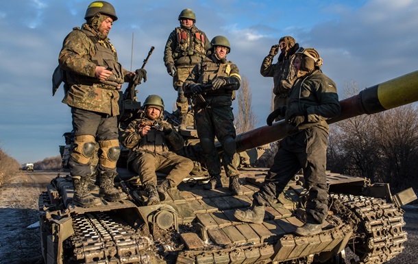 На Донбасі триває бій: українські захисники понесли втрати (відео)