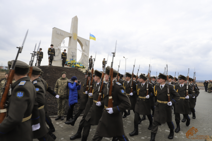 На Львівщині відкрили меморіал, присвячений героям Вовчухівської офензиви На Львівщині відкрили меморіал, присвячений героям Вовчухівської офензиви