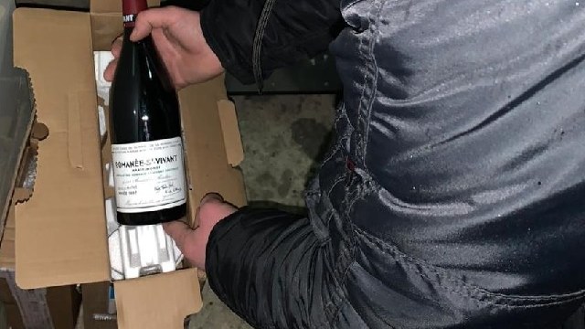 Мешканець Львівщини намагався вивезти до Польщі елітне вино на 300 тисяч