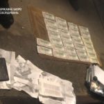 3000 доларів США за закриття справи – ДБР затримало начальника відділу поліції - 2