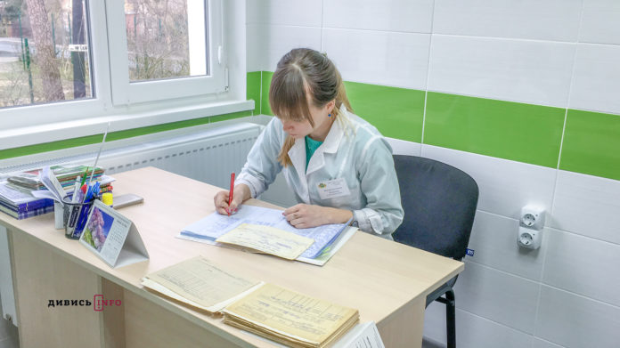 До лікарень на Львівщині ушпиталили більше трьохсот пацієнтів з коронавірусом за добу 