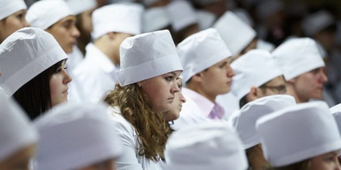 У НСЗУ повідомили, скільки коштів піде на підвищення зарплат медикам У НСЗУ повідомили, скільки коштів піде на підвищення зарплат медикам
