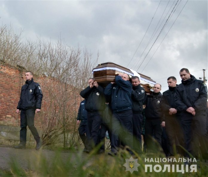 На Львівщині в останню путь провели молодого поліцейського Ігоря Касараба На Львівщині в останню путь провели молодого поліцейського Ігоря Касараба