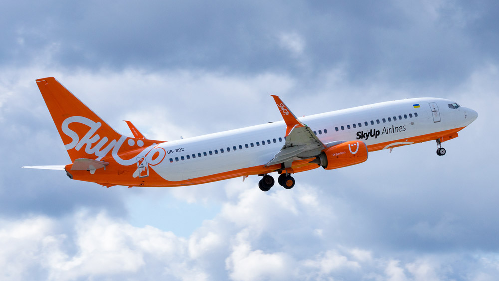 SkyUp запустить три нові авіарейси з України до Польщі
