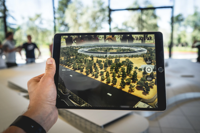 Більше ніж реальність: AR-технології в маркетингу Більше ніж реальність: AR-технології в маркетингу