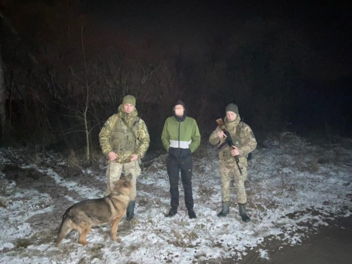 На кордоні з Польщею затримали двох нелегалів На кордоні з Польщею затримали двох нелегалів