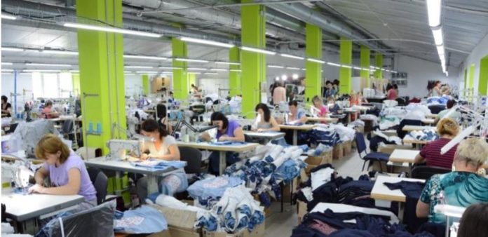 5 підприємств Львова долучились до пошиття захисних масок та костюмів 5 підприємств Львова долучились до пошиття захисних масок та костюмів